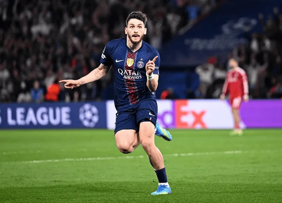 九游娱乐-K77本场7射2正进1球，3解围2抢断4造犯规，11对抗7成功