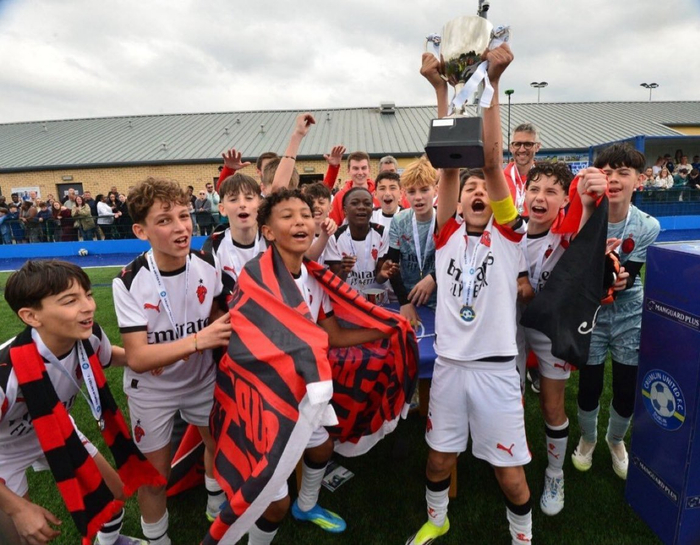 九游-米兰U12再夺Robbie Keane Academy杯冠军，4比1胜阿森纳|AC米兰|曼联|凯尔特人|都柏林|狼队_新浪体育_新浪新闻